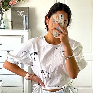 Beautiful blouse with puffy sleeves